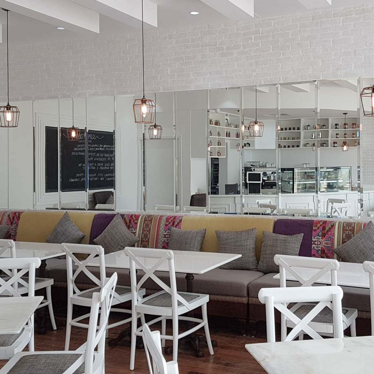 MANI’S | Cafe